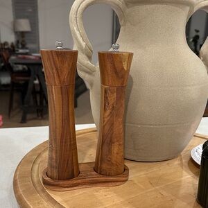 New Wooden Salt and Pepper Grinder Set